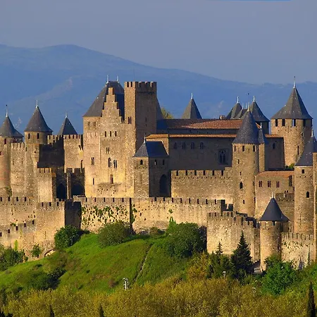 Josephine Dans Tour Medievale - Carcassonne * Saint-Hilaire (Aude)